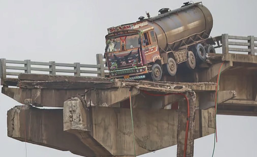 bridge collapse gujarat model