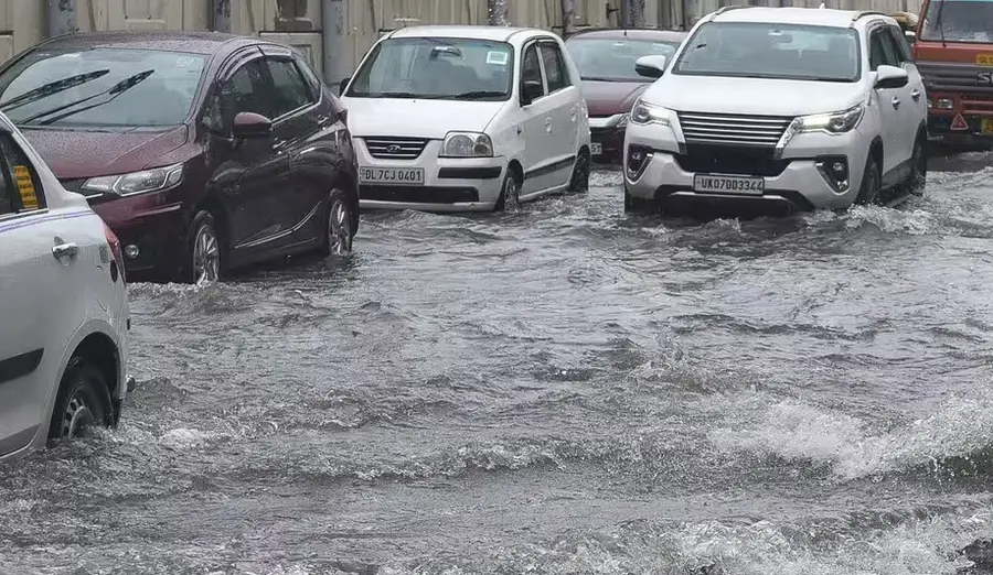 heavy rain in delhi