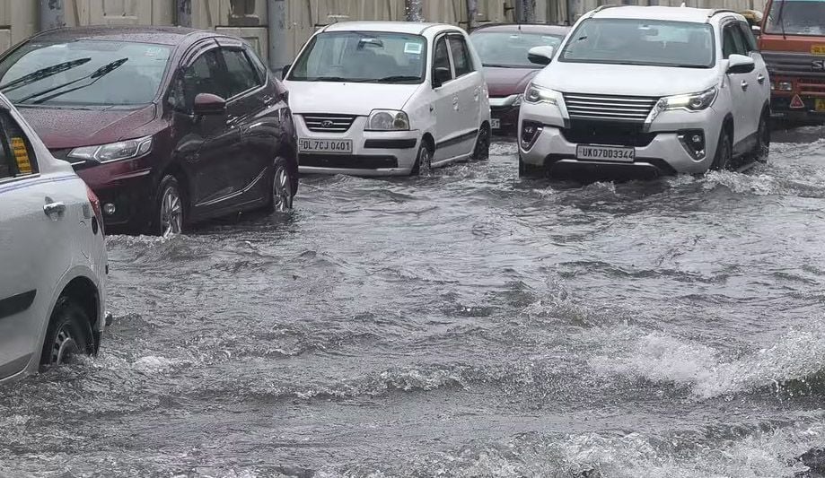 heavy rain in delhi