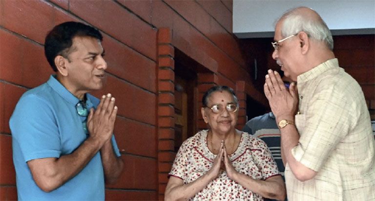 kerala governor visited v s achuthanandan