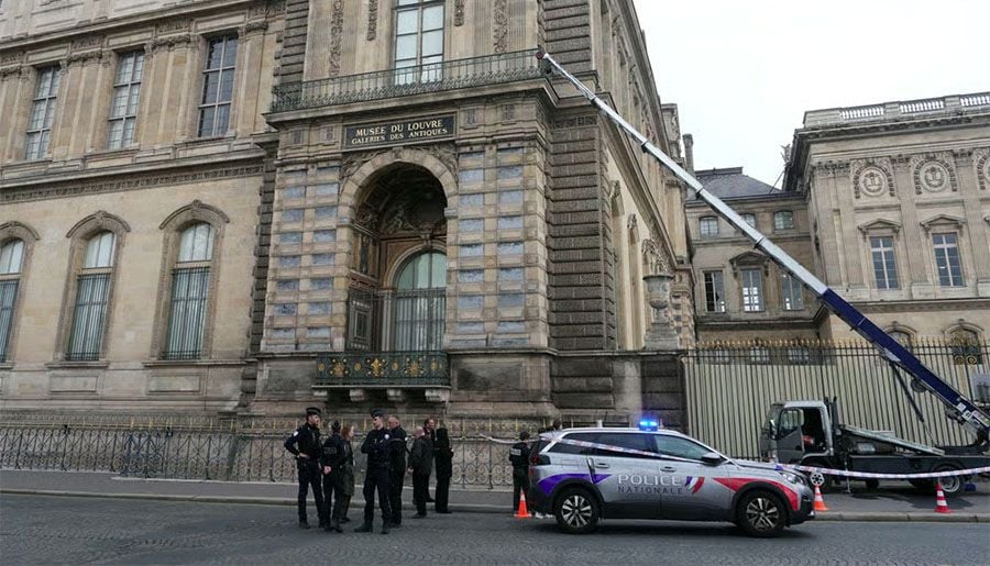 louvre museum robbery