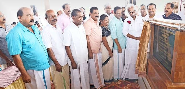 പയ്യന്നൂർ നഗരസഭ പുതിയ ബസ്‌സ്റ്റാൻറ് രണ്ടാംഘട്ട പ്രവൃത്തി മന്ത്രി രാമചന്ദ്രൻ കടന്നപ്പള്ളി ഉദ്ഘാടനം ചെയ്യുന്നു