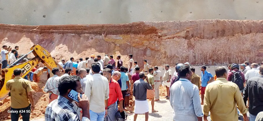 ദേശീയപാതയിൽ നിർമാണ പ്രവൃത്തിക്കിടെ മണ്ണിടിഞ്ഞ് അപകടം നടന്ന മട്ടലായിയിൽ രക്ഷാ പ്രവർത്തനത്തിൽ ഏർപ്പെട്ടവർ