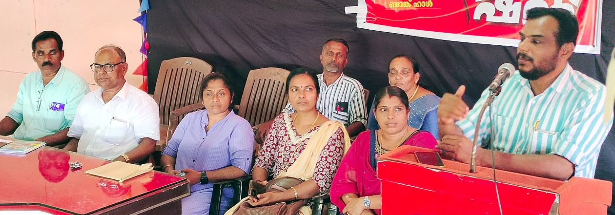 മിനി ഇൻഡസ്ട്രിയൽ ലേബർ യൂണിയൻ ജില്ലാ കൺവൻഷൻ സിഐടിയു ജില്ലാ പ്രസിഡന്റ്  പി മണിമോഹൻ ഉദ്ഘാടനംചെയ്യുന്നു