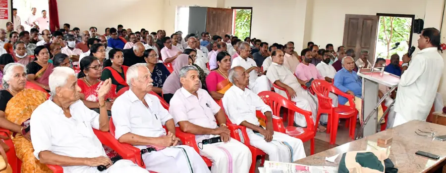 കർഷകസംഘം ജില്ലാ സമ്മേളന സംഘാടകസമിതി രൂപീകരണ യോഗം ജില്ലാ സെക്രട്ടറി പി ജനാർദനൻ ഉദ്ഘാടനം ചെയ്യുന്നു