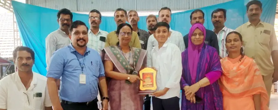 ശ്രീദേവിനെ ഉദിനൂർ ഗവ. ഹയർ സെക്കൻഡറി സ്കൂളിലെ പ്രത്യേക അസംബ്ലിയിൽ അനുമോദിക്കുന്നു