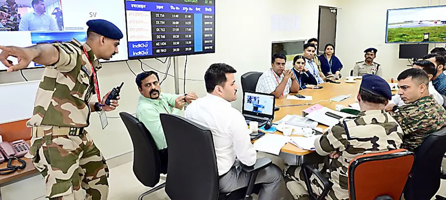 കണ്ണൂർ അന്താരാഷ്ട്ര വിമാനത്താവളത്തിൽ സബ് കലക്ടർ കാർത്തിക് പാണിഗ്രഹിയുടെ നേതൃത്വത്തിൽ നടത്തിയ
ആൻഡി ഹൈജാക്ക് മോക്ക് എക്സർസൈസിൽനിന്ന്