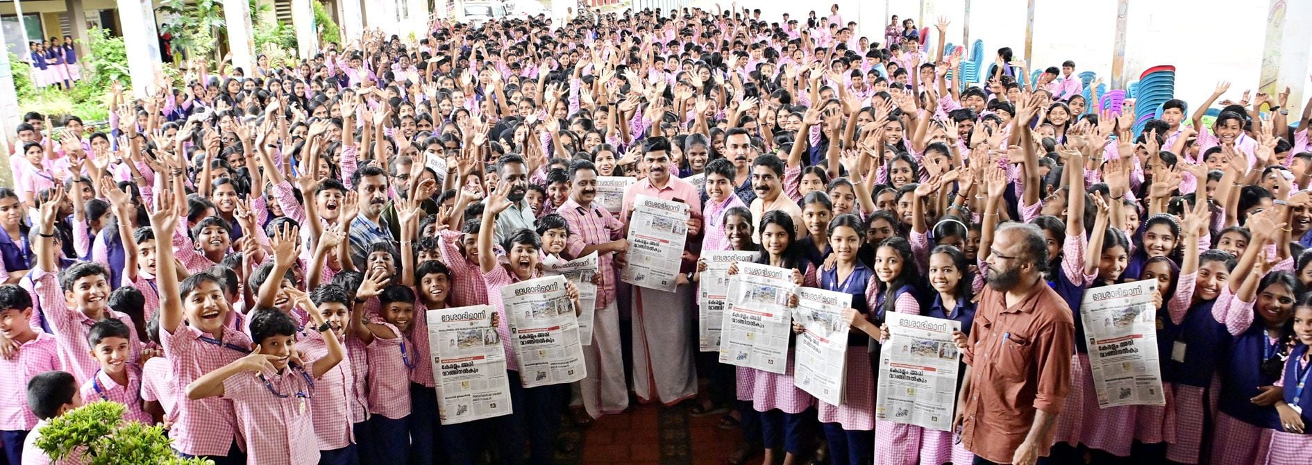 ചായ്യോത്ത് ഗവ. ഹയർ സെക്കൻഡറി സ്കൂളിൽ ദേശാഭിമാനി അക്ഷരമുറ്റം പദ്ധതി കിനാനൂർ സഹകരണ ബാങ്ക് പ്രസിഡന്റ്‌ വി കെ രാജൻ ഉദ്ഘാടനംചെയ്യുന്നു