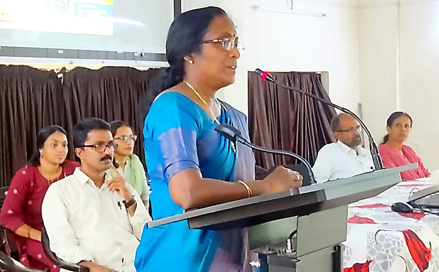 ഗിഫ്റ്റഡ് ചിൽഡ്രൻ  പ്രവർത്തനങ്ങൾ ജില്ലാ വിദ്യാഭ്യാസ ഉപഡയറക്ടർ  ഡി ഷൈനി  ഉദ്ഘാടനം  ചെയ്യുന്നു