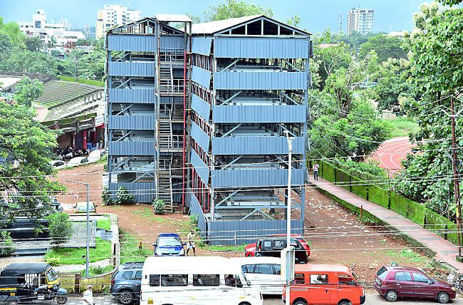 കണ്ണൂർ ജവഹർ സ്റ്റേഡിയത്തിന് സമീപത്തെ മൾട്ടി ലെവൽ കാർപാർക്കിങ് കേന്ദ്രം