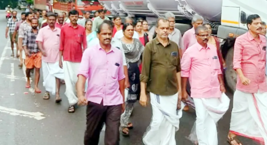 പണിമുടക്കിന്റെ ഭാഗമായി സംയുക്ത തൊഴിലാളി യൂണിയൻ നേതൃത്വത്തിൽ  ഉദുമയിൽ നടന്ന പ്രകടനം