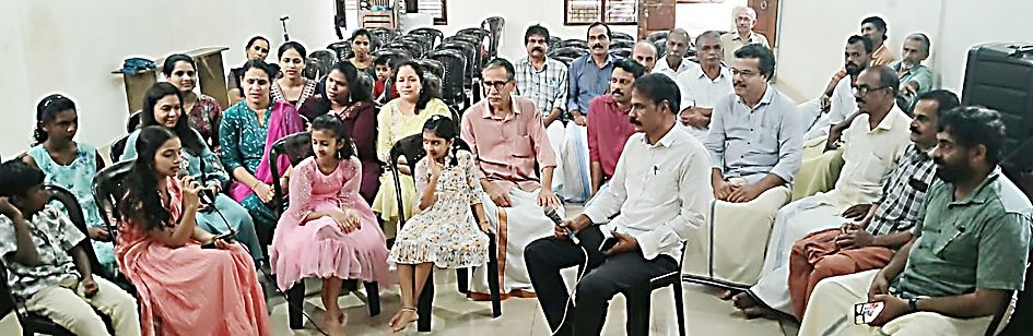അന്നൂർ വേമ്പു സ്‌മാരക വായനശാലയിലെ പ്രവർത്തകർ സംഗീത പരിശീലനത്തിൽ