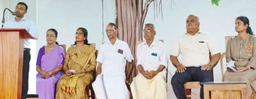 പാടുന്ന പടവാൾ ഡോക്യുമെന്ററി പ്രകാശനച്ചടങ് ഡെപ്യൂട്ടി കലക്ടർ ലിപു എസ് ലോറൻസ് ഉദ്ഘാടനം ചെയ്യുന്നു.