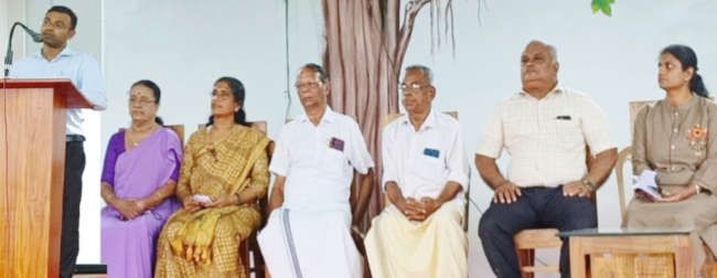 പാടുന്ന പടവാൾ ഡോക്യുമെന്ററി പ്രകാശനച്ചടങ് ഡെപ്യൂട്ടി കലക്ടർ  ലിപു എസ് ലോറൻസ്   ഉദ്ഘാടനം ചെയ്യുന്നു.