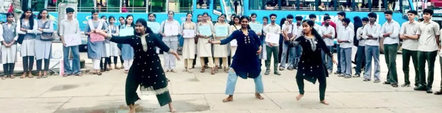 എൻഎസ്എസ് വിദ്യാർഥികൾ വടകരയിൽ നടത്തിയ ബോധവൽക്കരണ ക്യാമ്പയിൻ