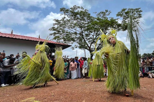 മാടായിക്കാവിൽ കെട്ടിയാടിയ മാരിത്തെയ്യങ്ങൾ