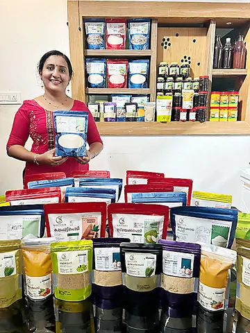 സ്വയം തയ്യാറാക്കിയ മൂല്യവർധിത ഉൽപ്പന്നങ്ങളുമായി സ്മിത ജോസഫ്