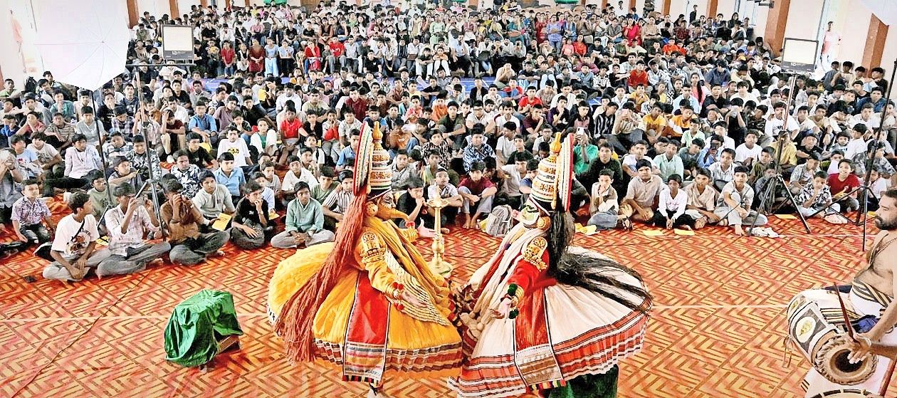 സെന്റ്​ മൈക്കിൾസ് ആംഗ്ലോ ഇന്ത്യൻ ഹയർ സെക്കൻഡറി സ്കൂളിൽ തളിപ്പറമ്പ് കഥകളി പഠനകേന്ദ്രം  അവതരിപ്പിച്ച കഥകളി