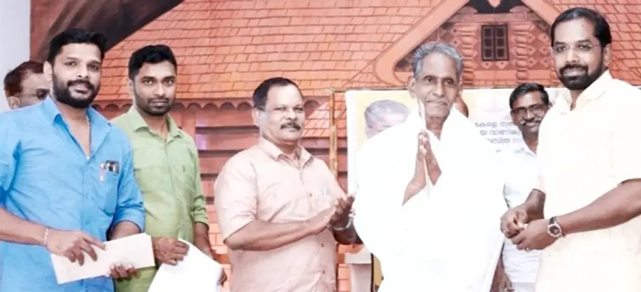 ദേശീയ കൈത്തറി ദിനാചരണത്തിന്റെ ഭാഗമായി തെരഞ്ഞെടുത്ത
കൈത്തറി അനുബന്ധ തൊഴിലാളികളെ ആദരിച്ചപ്പോൾ