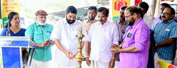 ഓണം ഖാദി  മേള  കാഞ്ഞങ്ങാട് പഴയ ബസ്‌സ്‌റ്റാൻഡ്‌ പരിസരത്ത്  മന്ത്രി വി എൻ വാസവൻ ഉദ്ഘാടനം ചെയ്യുന്നു