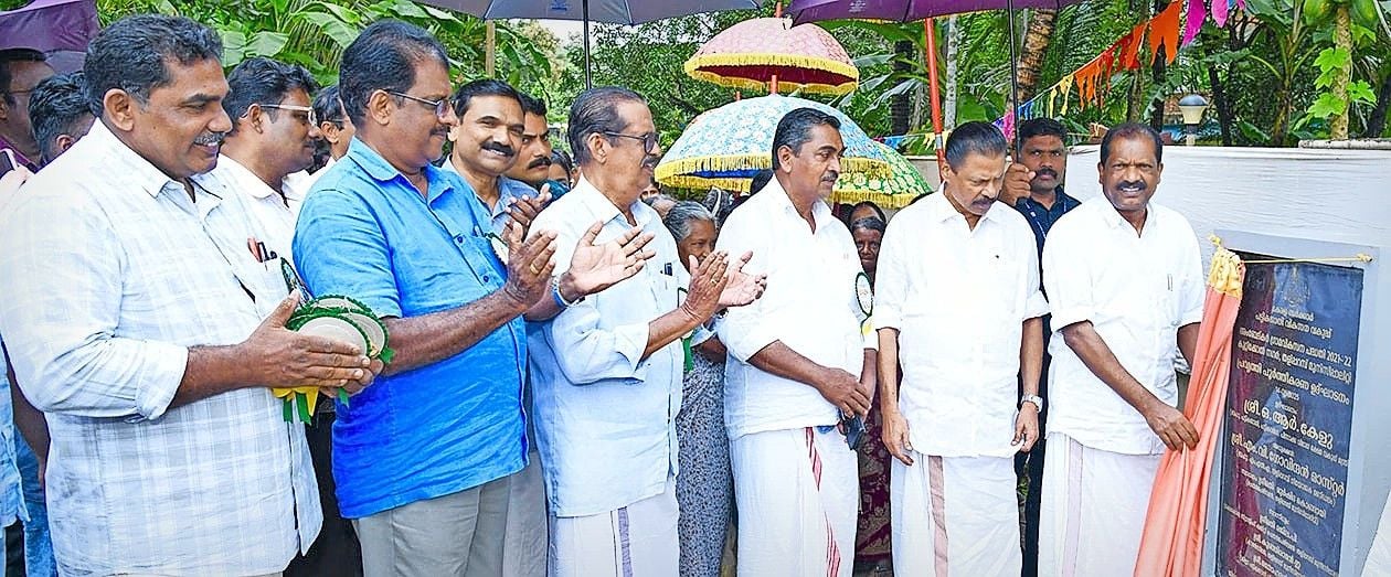 കുറ്റിക്കോൽ അംബേദ്കർ ഗ്രാമ വികസന പദ്ധതി പ്രവൃത്തി പൂർത്തീകരണ ഉദ്ഘാടനം  മന്ത്രി ഒ ആർ കേളു നിർവഹിക്കുന്നു. എം വി ഗോവിന്ദൻ എംഎൽഎ സമീപം