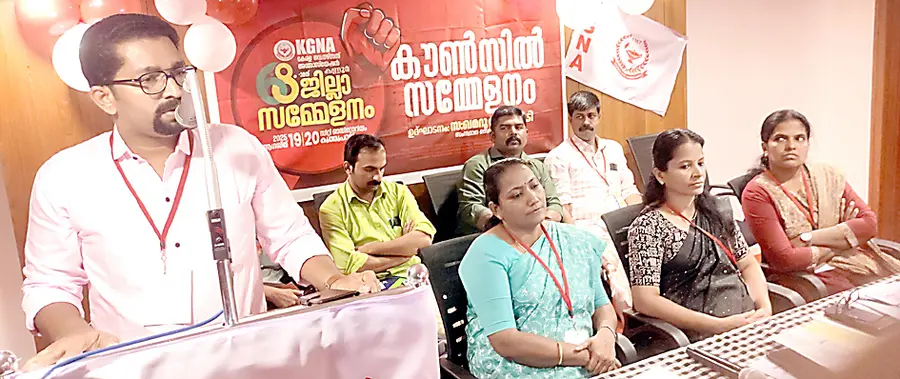 കെജിഎൻഎ ജില്ലാ സമ്മേളനത്തിന്റെ ഭാഗമായുള്ള കൗൺസിൽ സമ്മേളനം സംസ്ഥാന സെക്രട്ടറി ടി ടി ഖമറുസമാൻ
ഉദ്ഘാടനം ചെയ്യുന്നു.