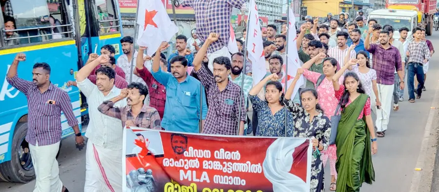 ഡിവെെഎഫ്ഐ നേതൃത്വത്തിൽ നീലേശ്വരത്ത് നടന്ന പ്രതിഷേധ പ്രകടനം