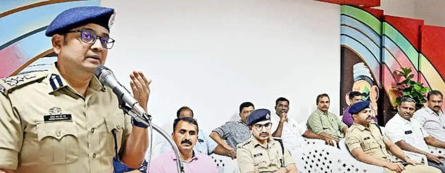 സർവീസിലിരിക്കെ മരിച്ചവരുടെ കുടുംബങ്ങൾക്ക് സിപിഎഎസ് –അപകട ഇൻഷുറൻസ് സഹായനിധി വിതരണംചെയ്ത് കണ്ണൂർ റേഞ്ച് ഡിഐജി ജി എച്ച് യതീഷ്ചന്ദ്ര സംസാരിക്കുന്നു