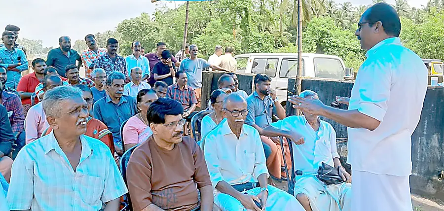 നടാൽ അടിപ്പാത സത്യഗ്രഹ സമരം സിപിഐ എം എടക്കാട് ഏരിയാ കമ്മിറ്റി അംഗം പി പ്രകാശൻ ഉദ്ഘാടനംചെയ്യുന്നു