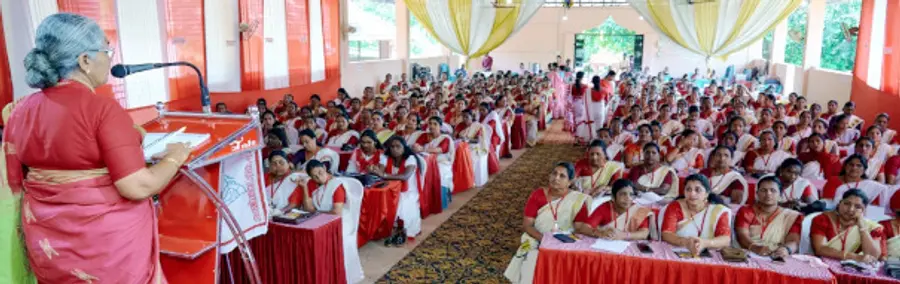 ജനാധിപത്യ മഹിളാ അസോസിയേഷൻ നീലേശ്വരം ഏരിയാസമ്മേളനം സംസ്ഥാന പ്രസിഡന്റ് സൂസൻ കോടി ഉദ്ഘാടനം ചെയ്യുന്നു