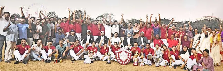 കണ്ണൂർ സിറ്റി പൊലീസ് കായികമേളയിൽ‌ ഓവറോൾ ചാമ്പ്യന്മാരായ കണ്ണൂർ ഡിഎച്ച്ക്യു ടീം