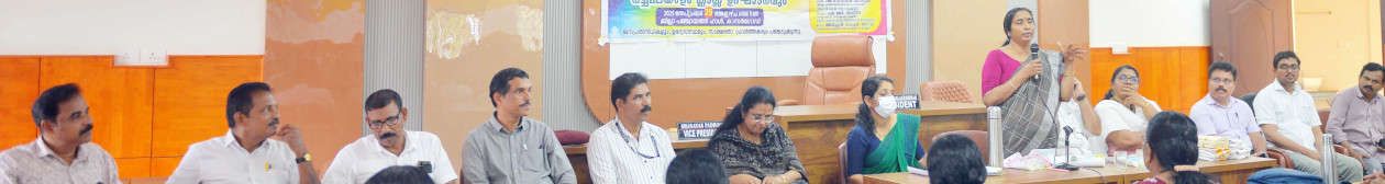 ഹയര്‍സെക്കന്‍ഡറി തുല്യതാ പരീക്ഷയില്‍ മികച്ച വിജയം നേടിയ പഠിതാക്കൾക്കുള്ള ആദരം പരിപാടി ജില്ലാ പഞ്ചായത്ത് പ്രസിഡന്റ് പി ബേബി  ഉദ്ഘാടനം ചെയ്യുന്നു