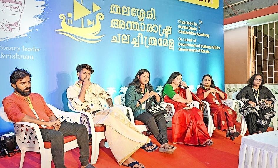 ഓപ്പൺ ഫോറത്തിൽ  മോഡറേറ്റർ സുനൈന ഷാഹിദ ഇഖ്ബാൽ സംസാരിക്കുന്നു.