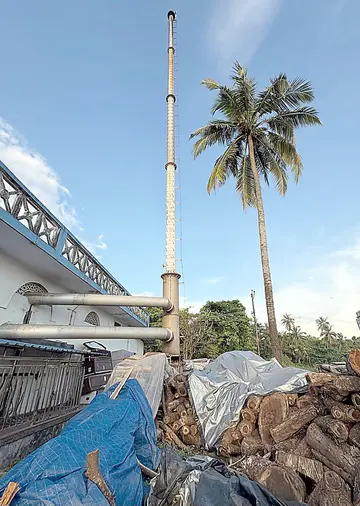 പയ്യാമ്പലത്തെ  വാതകശ്മശാനം തുരുമ്പെടുത്ത നിലയിൽ ഫോട്ടോ/പി ദിലീപ്കുമാർ