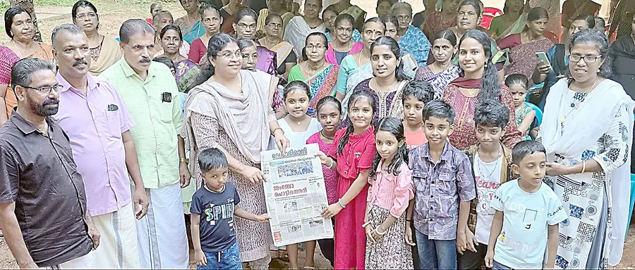 പുല്ല്യോട് വെസ്റ്റ് എൽപി സ്കൂളിൽ ദേശാഭിമാനി അക്ഷരമുറ്റം പദ്ധതി നടി ഗായത്രി വർഷ ഉദ്ഘാടനംചെയ്യുന്നു