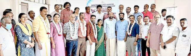 കണ്ണൂർ ജില്ലാ സ്‌പോർട്സ് കൗൺസിൽ ഭാരവാഹികൾക്ക് വി ശിവദാസൻ എംപിയുടെ നേതൃത്വത്തിൽ നൽകിയ ആദരം