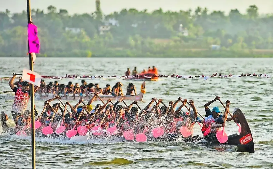 വളപട്ടണം വള്ളുവൻകടവിൽ നടന്ന വള്ളംകളി മത്സരത്തിൽനിന്ന്