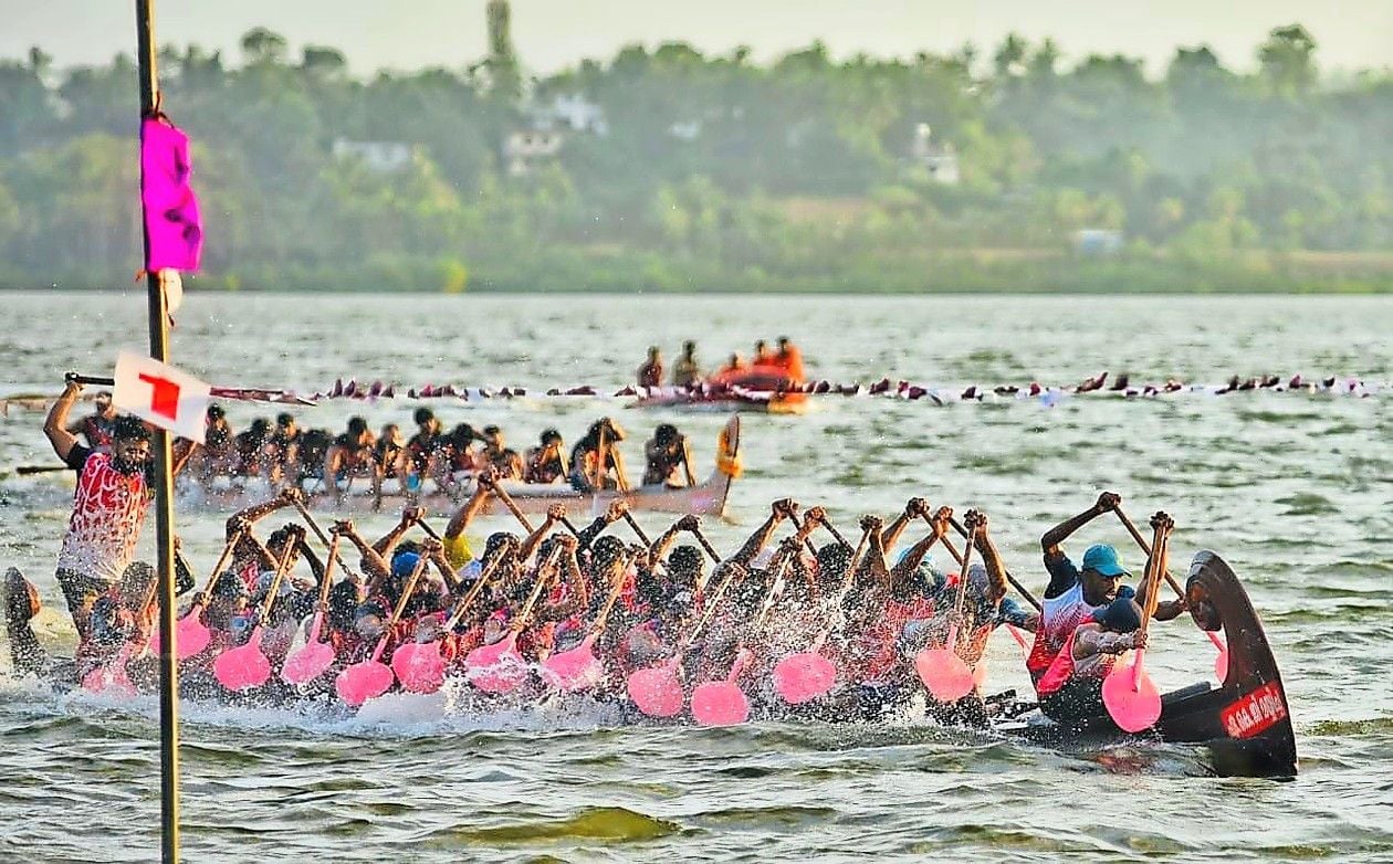 വളപട്ടണം വള്ളുവൻകടവിൽ നടന്ന വള്ളംകളി മത്സരത്തിൽനിന്ന്