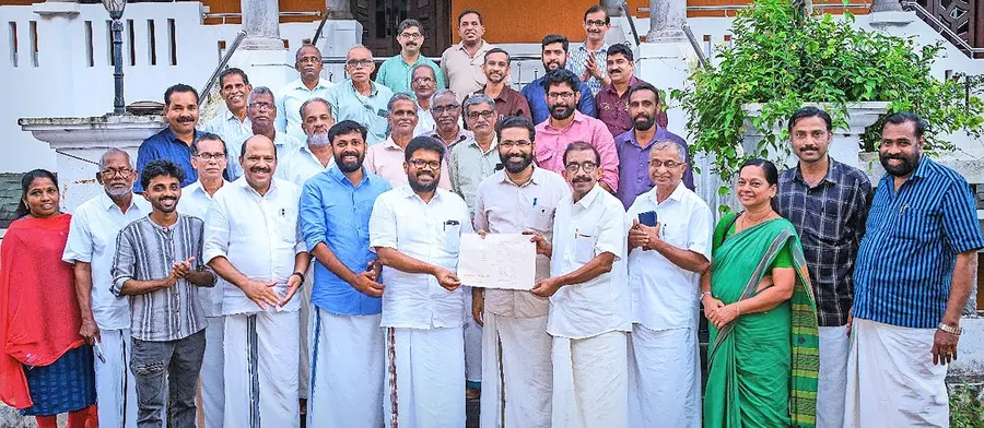 മാടായി ഏരിയയിലെ ദേശാഭിമാനി വാർഷിക വരിക്കാരുടെ ലിസ്റ്റും വരിസംഖ്യയും സിപിഐ എം മാടായി ഏരിയാ സെക്രട്ടറി വി വിനോദിൽനിന്ന് ജില്ലാസെക്രട്ടറി കെ കെ രാഗേഷ് ഏറ്റുവാങ്ങുന്നു