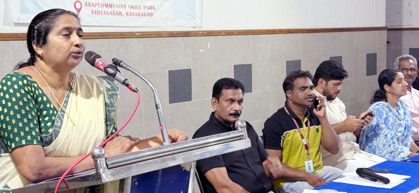 തൊഴിൽ പൊലിമ  മെഗാ തൊഴിൽ മേള ജില്ലാ പഞ്ചായത്ത് പ്രസിഡന്റ് പി ബേബി  ഉദ്‌ഘാടനംചെയ്യുന്നു 