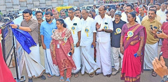 പിലാത്തറ ടൗൺ സൗന്ദര്യവൽക്കരണം, പിലാത്തറ–ചന്തപ്പുര റോഡ് നവീകരണം, പിലാത്തറ ബസ് സ്റ്റാൻഡ്–ഷോപ്പിങ്  കോംപ്ലക്സിന്റെ നിർമാണം എന്നിവ മന്ത്രി പി എ മുഹമ്മദ്‌ റിയാസ്‌ ഉദ്‌ഘാടനംചെയ്യുന്നു