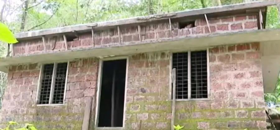 കുഴിങ്ങാട് തട്ട് ഉന്നതിയിലെ കാർത്യായനിക്ക് പിഎംഎവൈ പദ്ധതിയിൽ നിർമിക്കുന്ന വീട്