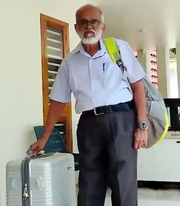 ഓസ്​ട്രേലിയയിലേക്കുള്ള യാത്രക്കായി ഡോ. നാരായണൻ പുതുശ്ശേരി