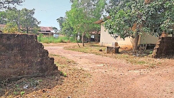 മാളികപ്പറമ്പ് മിനി വ്യവസായകേന്ദ്രത്തിന്റെ മുൻവശത്തെ ഗേറ്റ് പൊളിച്ചുകൊണ്ടുപോയ നിലയിൽ