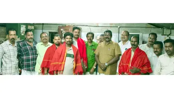 വിവിധ പാർടികളിൽനിന്ന് രാജിവച്ചെത്തിയവരെ ജി സ്റ്റീഫൻ എംഎൽഎ സ്വീകരിക്കുന്നു