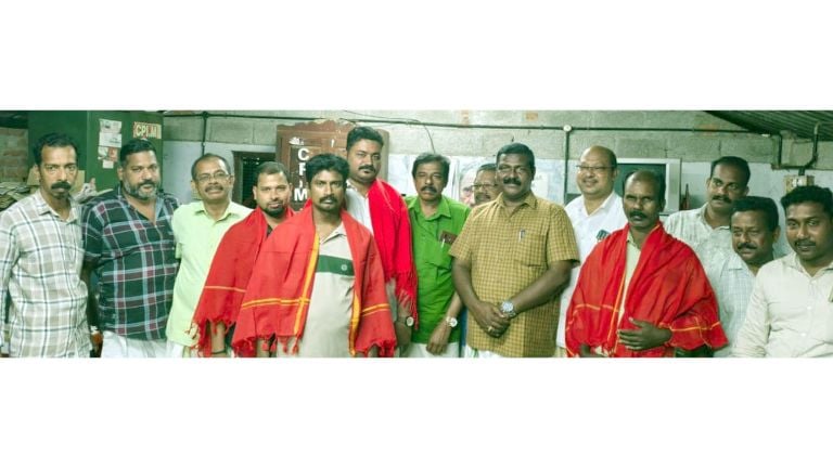 വിവിധ പാർടികളിൽനിന്ന് രാജിവച്ചെത്തിയവരെ ജി സ്റ്റീഫൻ എംഎൽഎ സ്വീകരിക്കുന്നു