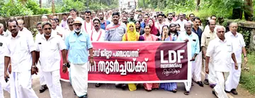നാമനിർദേശ പത്രിക നൽകാനായി എൽഡിഎഫ്  ജില്ലാ പഞ്ചായത്ത്  സ്ഥാനാർഥികളെ ആനയിച്ച്  വിദ്യാനഗറിലെ എ കെ ജി മന്ദിരത്തിൽനിന്ന്  സിവിൽ സ്‌റ്റേഷനിലേക്ക്‌ നടന്ന  പ്രകടനം