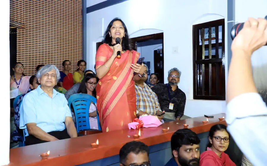 പിലിക്കോട്‌ വയലിൽ ജില്ലാ മെഡിക്കൽ ഓഫീസും ഓലാട്ട്‌ കുടുംബാരോഗ്യ  കേന്ദ്രവും സംഘടിപ്പിച്ച കോലായക്കൂട്ടത്തിൽ  കേന്ദ്ര ശിശു ആരോഗ്യ  വിഭാഗം ഡെപ്യൂട്ടി കമീഷണർ  ഡോ. ശോഭന ഗുപ്ത സംസാരിക്കുന്നു.