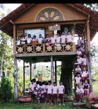 ചന്തേര ഇസ്സത്തുൽ ഇസ്ലാം എഎൽപി സ്കൂളിലെ കുട്ടികൾ പിലിക്കോട്  കാർഷിക ഗവേഷണ കേന്ദ്രത്തിലെ ഏറുമാടത്തിൽ