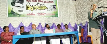 മുഹമ്മദ് അബ്ദുറഹിമാൻ സാഹിബ് അനുസ്മരണ സമ്മേളനത്തിൽ പ്രൊഫ: കെ ഇ എൻ കുഞ്ഞഹമ്മദ് സംസാരിക്കുന്നു.